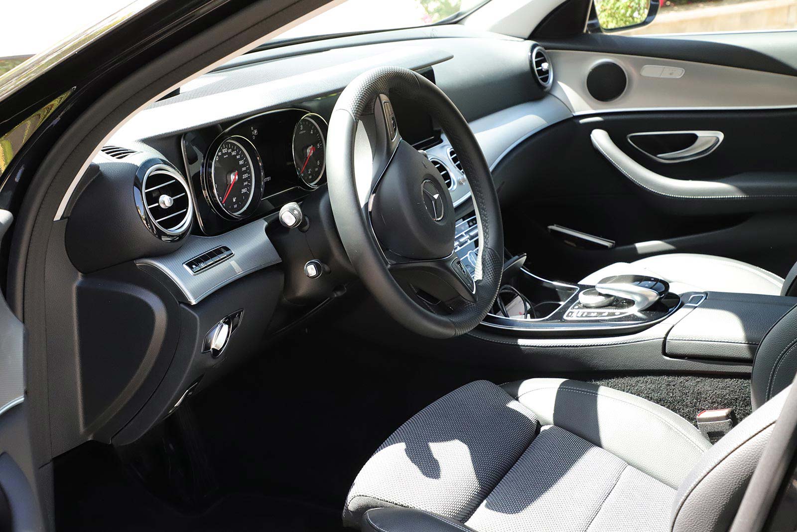 MERCEDES E220 4MATIC